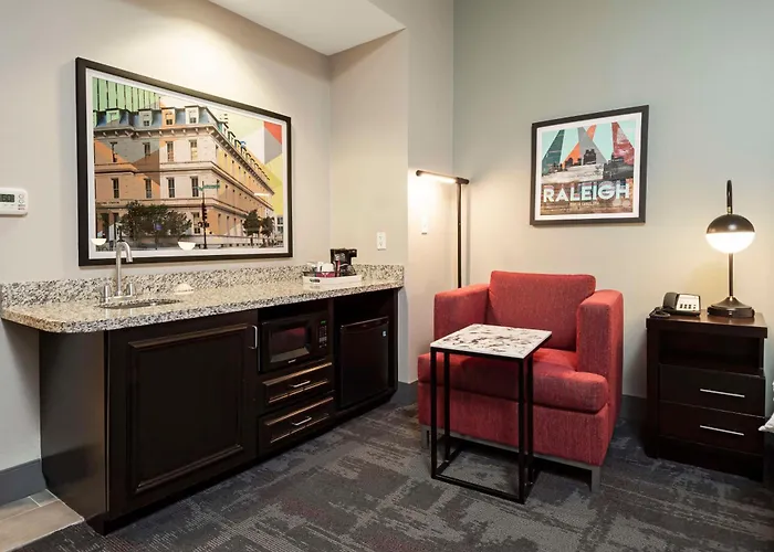 Hampton Inn & Suites - Raleigh Downtown